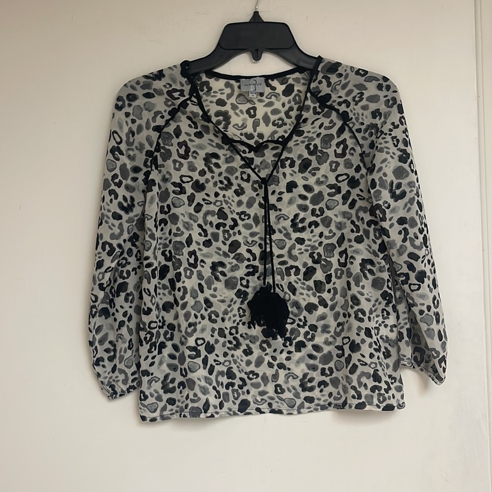NWOT JUSTECLE Top for girls size 11 with tassel and trimming. Animal print